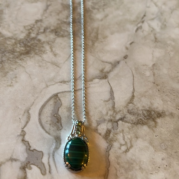 Malachite Necklace - Picture 3 of 3